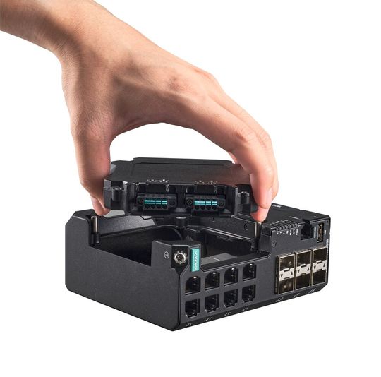 Die Layer-2 Managed Switches der Serie EDS-4000/G4000 von Moxa sind u. a. nach IEC 62443-4-2 Security Level 2 zertifiziert und bieten neben industrietauglicher Zuverlässigkeit und Netzwerkredundanz auch umfangreiche Sicherheitsfunktionen. (Bild:  Moxa)