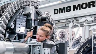 DMG Mori kann sich über größere Geschäftserfolge freuen, als sie für 2021 zunächst prognostiziert wurden. Auftragszuwächse und damit Umsatzanstiege lassen auf ein gutes 2022 hoffen, wenn keine „höhere Gewalt“ zuschlägt. (Bild: DMG Mori)