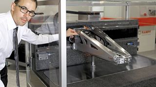 Steven Donner hat den Leichtbauschlitten aus Aluminiumschaum entwickelt. Er ist bei Rampf Machine Systems im Bereich Konstruktion/Entwicklung tätig. (Bild: Rampf)