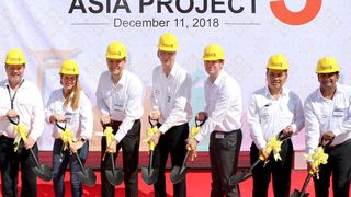 Covestro employees support the ground-breaking ceremony for a new films production in Thailand, among them Dr. Thorsten Drier, Global Head of the Films Segment (third from right). (Covestro)