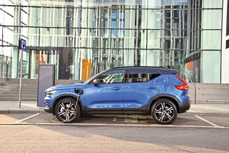 Die 10,7 kWh große Batterie erlaubt eine elektrische Reichweite von bis zu 50 Kilometer.  (Volvo)