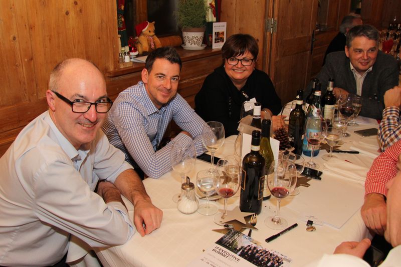 Angeregte Gespräche und gute Stimmung nach dem Abendessen. (Vogel IT-Medien)