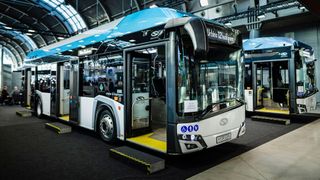 Der Solaris-Wasserstoff-Bus schafft etwa 350 Kilometer am Stück. (Bild: Autoren-Union Mobilität/Solaris)