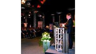 Geschäftsführer Hermann J. Schulte begrüßte zum 30-jährigen Geburtstag von HJS über 200 Gäste am Firmensitz in Menden/Sauerland. (Archiv: Vogel Business Media)