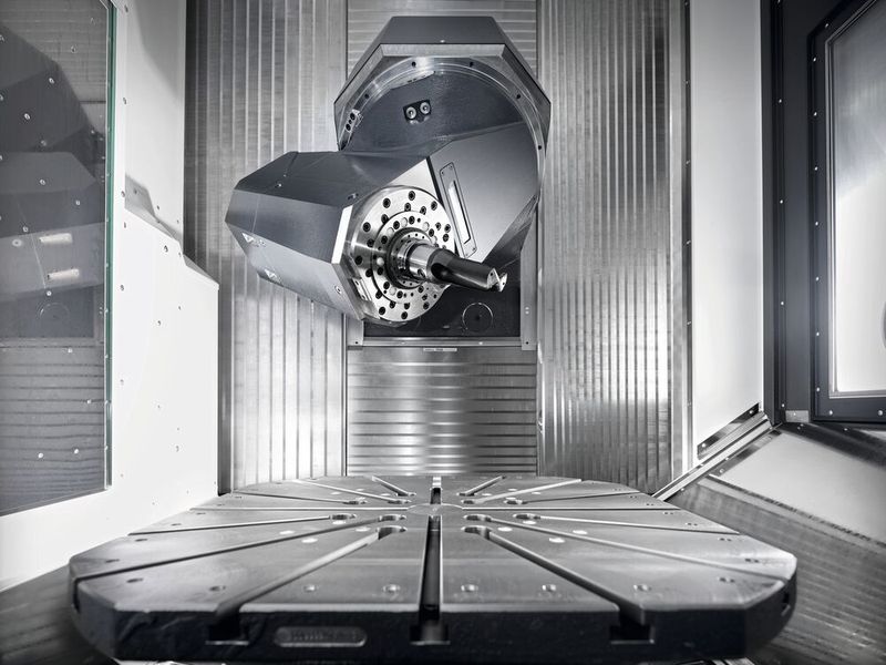 Das 5-Achs-Bearbeitungszentrum F 6000 mit ihrer Kopfkinematik durch und durch für die flexible Serienproduktion konzipiert. (Bild: Heller)