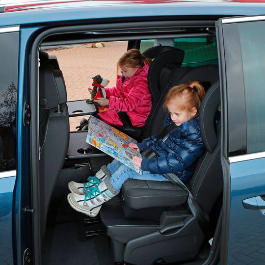 Platz im Innenraum ist für Familien oft das entscheidende Kaufkriterium – Elektromobilität eher nicht so.(Bild:  Volkswagen)