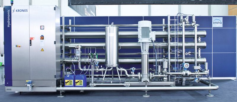 Bild 1: Die Zertifizierungsstelle der TÜV Süd Industrie Service GmbH hat die Hydronomic-RO-Wasseraufbereitungsanlage von Krones in Einbeck gemäß den Anforderungen des Enviro-Managementsystems geprüft und bestätigt. (Bild: Krones)