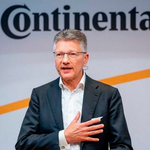 Conti-Chef Elmar Degenhart stellt die Belegschaft auf harte Zeiten ein.(Bild:  Continental)