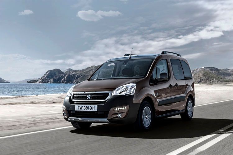 Der Peugeot Partner Tepee ist auf den ersten Blick als Bruder des Citroën Berlingo auszumachen. Auch bieten sie viele gleiche Ausstattungen und Details. (Bild:Peugeot)