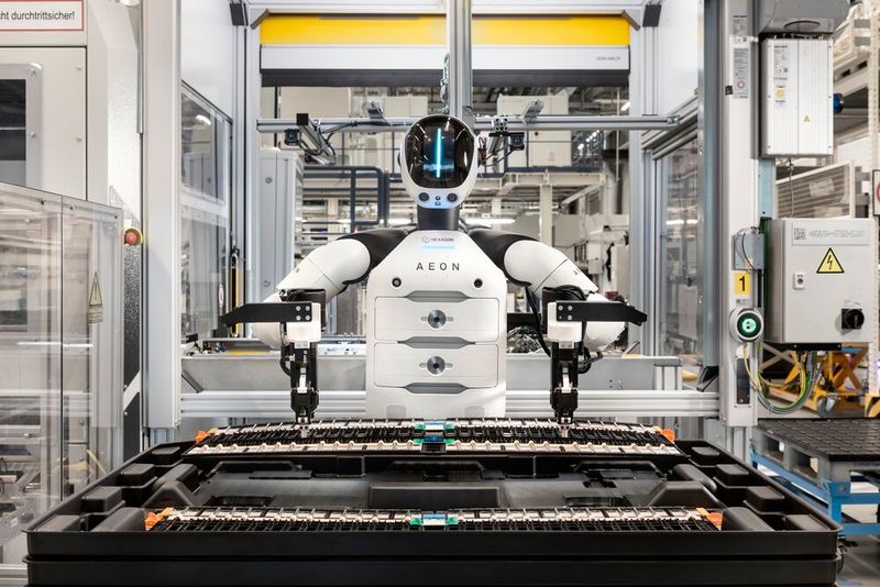 Der humanoide Roboter Aeon bei BMW im Werk in Leipzig. (Bild: BMW)