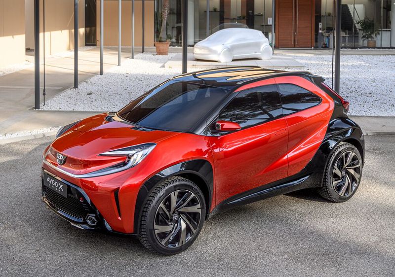 Der Prologue tritt kräftiger auf, mit vier weit in die Ecken gerückten Rädern. (Bild: Toyota)