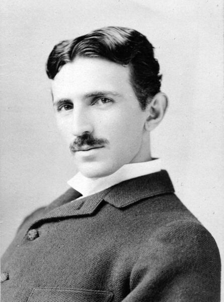 Freie Energie forderte Nikola Tesla. Sein Name ziert mittlerweile ein Auto und die Ingenieure leben ein Stück weit auch seine Philosophie. (Bild: Napoleon Sarony, gemeinfrei, wikicommons)