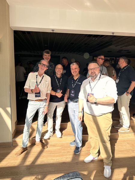 Das Infinigate Team: (v. l.) Bernd Winkler, Stefan Sauermann, Sebastian Günzel-Stallmann, Christian Ederer und Sascha Shabestari freuen sich schon auf den 2. Tag mit viel Input.   (Bild: Vogel IT-Medien)
