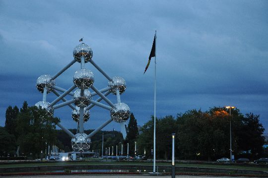 Für die Präsentation ihres neuen Lkw hat sich die Daimler AG mit Brüssel die Hauptstadt Europas ausgesucht und spickte das Programm mit politischen Diskussionen um Wirtschaftlichkeit und Umweltvorschriften. (Archiv: Vogel Business Media)