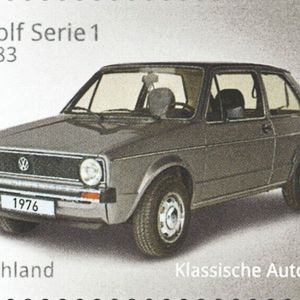 2017 würdigt die Post die erste Golf-Generation mit einer Briefmarke und nimmt den Wolfsburger ihre Serie „Klassische deutsche Automobile“ auf. Ein Modell, „dass die Mobilität in Deutschland nachhaltig prägte“, so ein Volkswagen-Sprecher.(Bild:  Volkswagen AG)