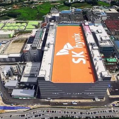SK Hynix Icheon Campus in Südkorea. Der Speicherhersteller baut derzeit seine Fertigungskapazitäten in Asien stark aus. Ziel ist, die Waferproduktion von bislang 550.000 im Monat bis spätestens 2031 auf knapp eine Million zu erhöhen. (Bild: SK Hynix)
