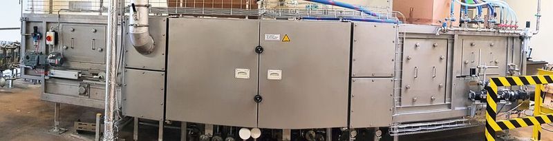 Der Kontaktbandtrockner von EL-A Verfahrenstechnik verfügt über seitlich angebrachte Flügeltüren und ein großes Gehäuse.  (Bild: EL-A Verfahrenstechnik GmbH)