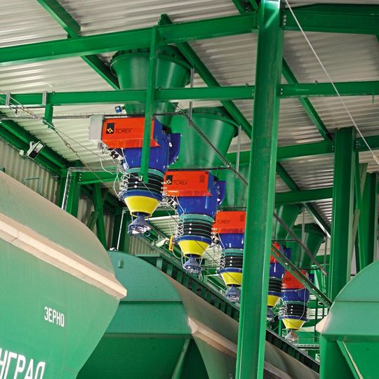 Siloanlage mit Torex Bellojet zur Verladung in geschlossene Eisenbahnwaggons Siloanlage mit Torex Bellojet zur Verladung in geschlossene Eisenbahnwaggons