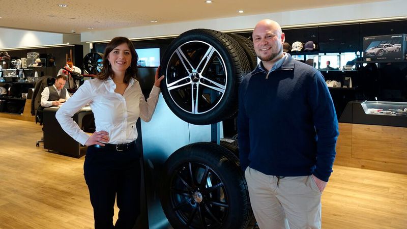 Yasmin Wohlerdt und Dennis Ostner haben das Projekt Digitale Rädervororder gemeinsam vorangetrieben.(Bild:  Rosenow – VCG)