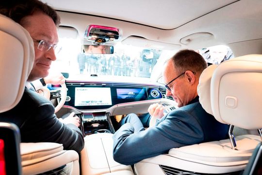 Wer schon einmal in Shenzhen war, weiß, dass hier selbstfahrende Autos eine wichtige Rolle spielen. Hier ist das Zusammenspiel von Sensorik und IT in wahrstem Wortsinn erfahrbar. (Bild:  Bundesregierung/Guido Bergmann)