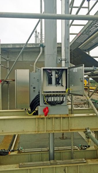 Anstatt zu verdrahen müssen nur noch standardisierte Kabel gesteckt werden. (Balluff)