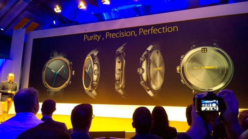 Die Präsentation der Zenwatch in Berlin. Das Uhrenhehäuse ist hier aus allen Winkeln zu sehen. (Vogel-IT Medien)
