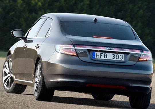 Ein Lichtstreifen verbindet die auffällig gestalteten Heckleuchten. (Archiv: Vogel Business Media)