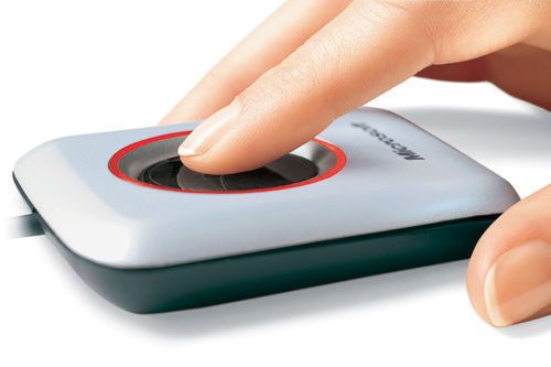 Biometrische Merkmale, wie zum Beispiel der persönliche Fingerabdruck sind eindeutig einer Person zuordenbare Faktoren. In diesem Fall spricht man vom Faktor „Sein“. Anfangs gab es viele Falschakzeptanzen (False Positive), doch mittlerweile wurde die Qualität der Scanner-Harware wesentlich verbessert. Ein negativer Punkt ist hingegen, dass die Erkennung von Kopien persönlicher Merkmale, schwierig ist und nur in hochwertigen Lösungen umgesetzt wird. (Archiv: Vogel Business Media)