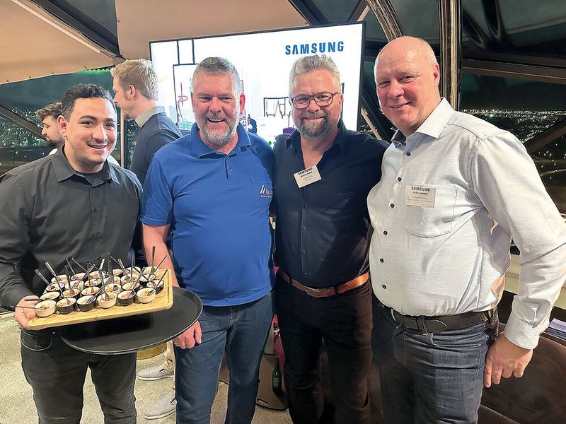 Da freut sich der Magen von (v. l.) Bernd Raatz  (Delo), Florian König und Rüdiger Hennigs (echion). (Bild: Vogel IT-Medien)