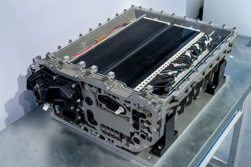 Das Bild zeigt den Brennstoffzellenstapel des Wasserstoff-Brennstoffzellen-Antriebs. (Tom Kirkpatrick; BMW)