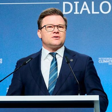 Bundesumweltminister Carsten Schneider sagt, dass die Fördermittel für Stromer auch für das kommende Jahr ausreichen werden.  (Bild:  BMUKN/ Annette Riedl )