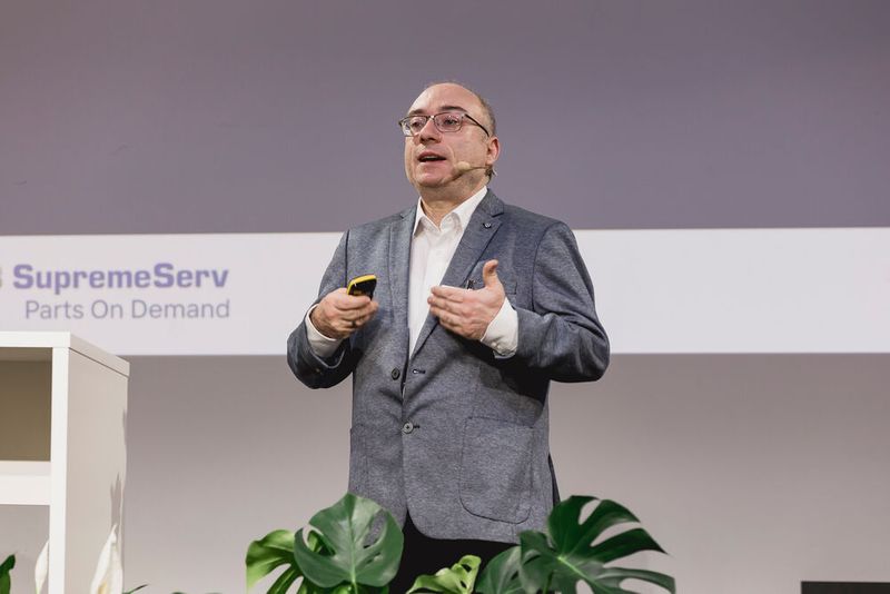 Stephan Braun von KBS Company beginnt den Tag mit einem Vortrag für Pumpen- und Wasserstofforum gemeinsam: die additive Fertigung durch 3D-Druck. (Bild: Stefan Bausewein)