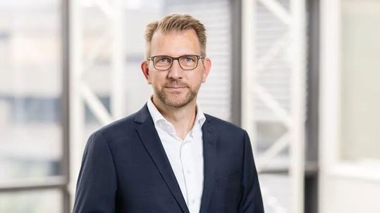 Neuer CEO bei Swisslog zum Jahreswechsel: Jens Schmale übernimmt von Antonio Trioschi.(Bild:  Swisslog)