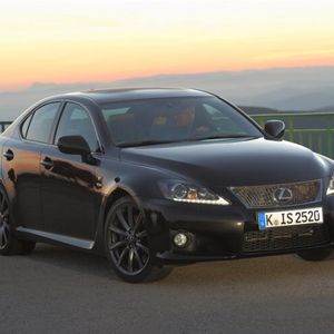 Der Lexus IS F: 0 - 100 in 4,8 Sekunden und 270 km/h Spitze.