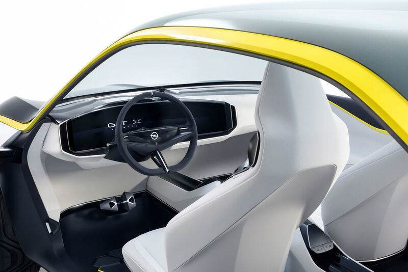 Dominierendes Element im Cockpit ist ein einzelner großer Bildschirm, der viele Bedienfunktionen zusammenfasst. Opel nennt den zurückgenommenen Stil „Pure Panel“.  (Opel)