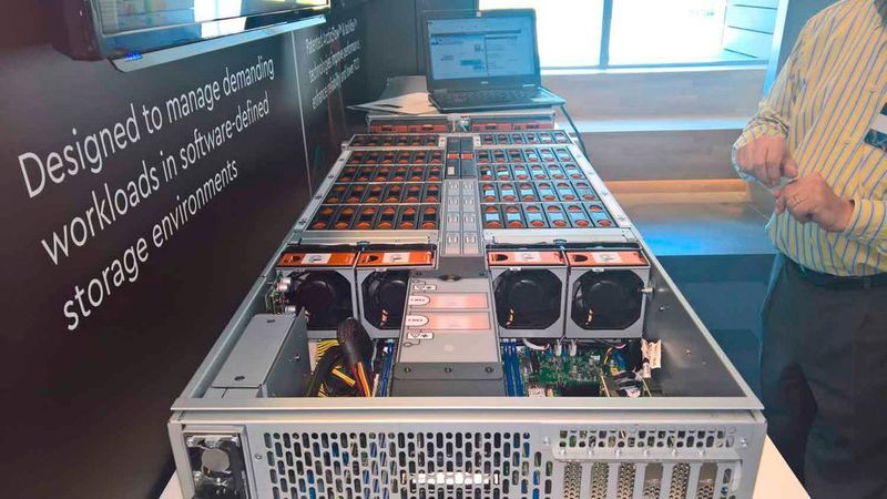 Der neue Hybrid Storage Server aus der Reihe Ultrastar fasst 60 HDDs, davon maximal 24 SSDs mit den Anschlussoptionen SAS und SATA sowie acht SSDs mit den Anschlussoptionen SAS, SATA und NVMe. (Ariane Rüdiger)