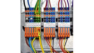 Bei dem Forschungsprojekt kommen Reihenklemmen mit Hebel zum Einsatz, damit für die Installation des NOx-Messsystems kein Spezialwerkzeug benötigt wird. (Karin Wilck)