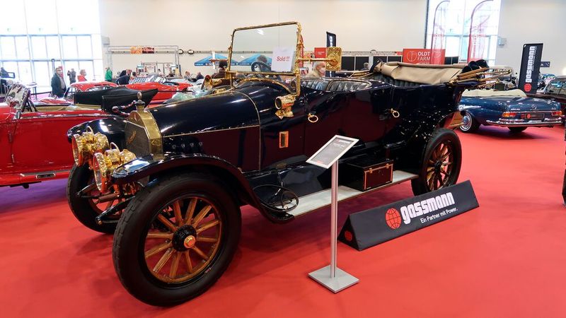 Ein Mercedes-Benz Knight 16/40 aus dem Jahr 1912 und somit aus der Messing-Ära. Mitunter erwecken solche Fahrzeuge den Eindruck, dass heute mehr Messing verbaut ist als damals. (Bild: Diehl/»kfz-betrieb«)