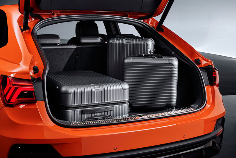 Lediglich der Kofferraum fasst, bei umgelegten Rücksitzlehnen und dachhochbeladen, 125 Liter weniger als der des Q3. (Audi)
