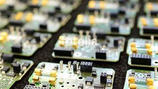 Die Antriebe von Kendrion sind mit vielen Herstellern kompatibel und eignen sich auch für anspuchsvolle Fertigungsprozesse wie etwa in der Elektronik. (Fotolia)