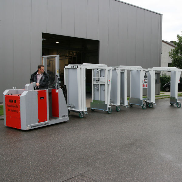 Routenzug-Anhänger für die innerbetriebliche Logistik