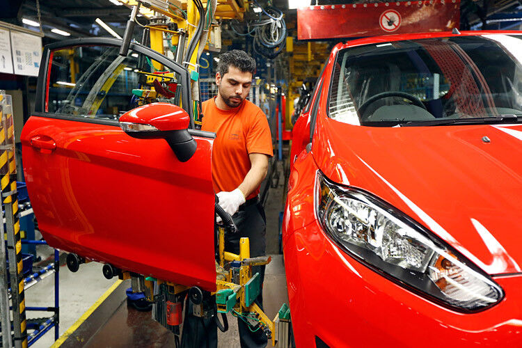 Die Vereinbarung zur Fiesta-Produktion umfasst außerdem ein neues Schichtmodell: Statt im Dreischicht-Betrieb arbeiten die Beschäftigten künftig in einem flexiblen Zweischicht-Modell. (Foto: Ford/ Friedrich Stark)