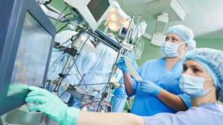 Das neue Lacksystem von WB Coatings verleiht Produktionsanlagen, Untersuchungsgeräten und Behandlungsapparaturen antimikrobielle Eigenschaften. (Bild: WB Coatings)