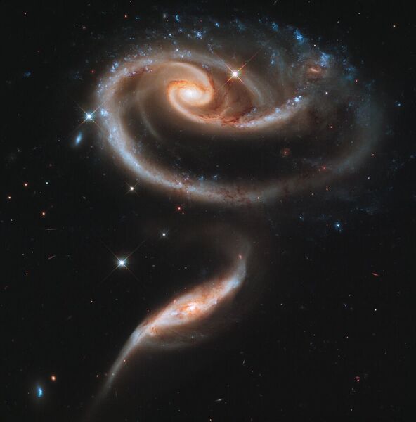 Colliding Galaxy Pair Arp 273 (2011): Das Hubble-Weltraumteleskop nahm dieses Bild des interagierenden Galaxienpaares Arp 273 auf, das im Volksmund 