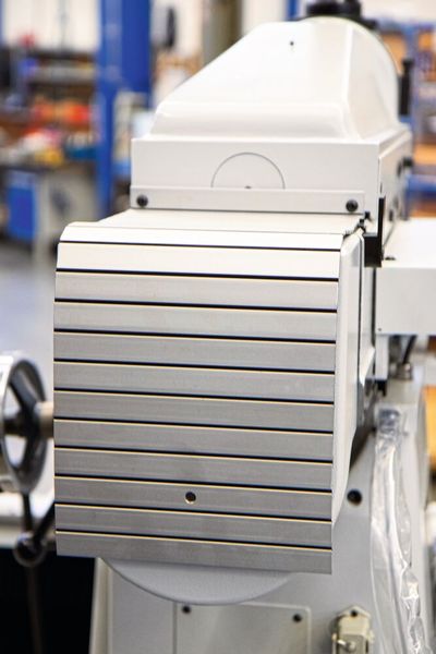 Alle beweglichen mechanischen Elemente sowie die gesamte Elektronik, Elektro-, Antriebs- und Steuerungstechnik werden durch hochwertige Neuteile ersetzt.  (Bild: FPS Werkzeugmaschinen)