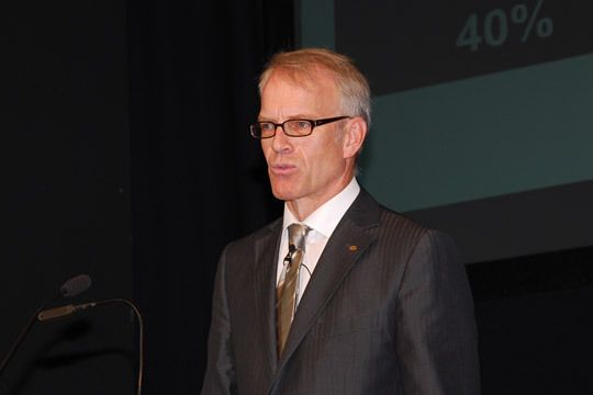 Willi Weber, General Manager Händlerentwicklung bei Toyota Deutschland, referierte über das Thema Nachhaltigkeit im Autohaus... (Archiv: Vogel Business Media)