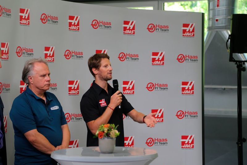 Gene Haas le patron et Romain Grosjean le pilote franco-suisse de l'écurie Haas F1. (JR Gonthier)