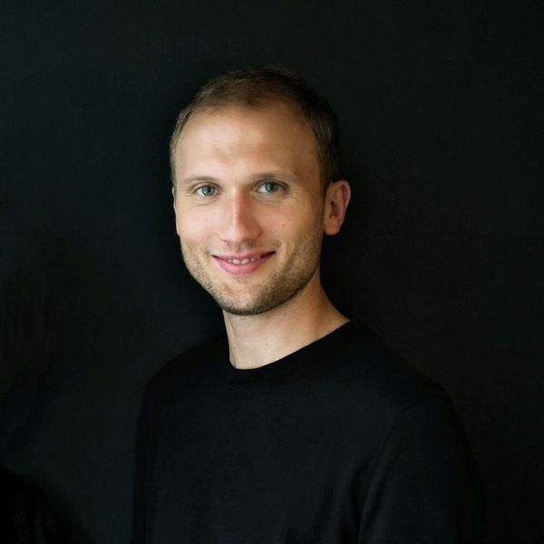 Viktor Gilz, Mitgründer von Suite&Co: „Was ein Unternehmen heute für einen Bewerber sexy macht, sind andere Dinge als noch vor einigen Jahren. Bewerber wollen sich vor allem wohlfühlen. Ein prestigeträchtiger Name allein reicht nicht, um Fachkräfte anzulocken.“ (Suite&Co)