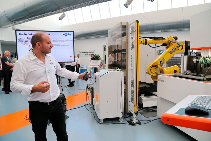 Die Drahterodiermaschine Cut 2000 S, auch an die Automationslösung angebunden, ist eine Präzisionsmaschine mit IVA für optische Prozesskontrolle direkt an der Maschine. (Anne Richter, SMM)