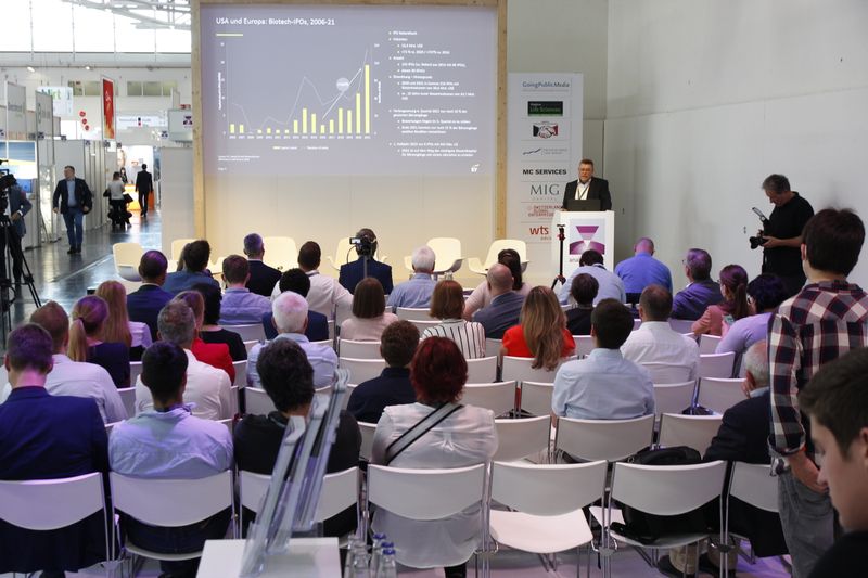 Wissenschaftliche Diskussionen wie ein Panel zur Corona-Pandemie wurden beim Forum Biotech geboten. (LABORPRAXIS, C. Lüttmann)